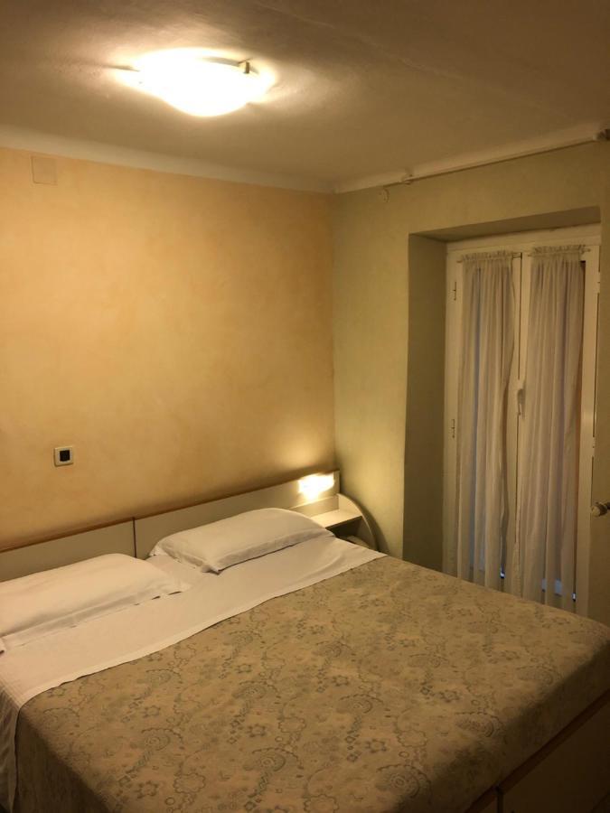 Hotel Doria Варацце Экстерьер фото